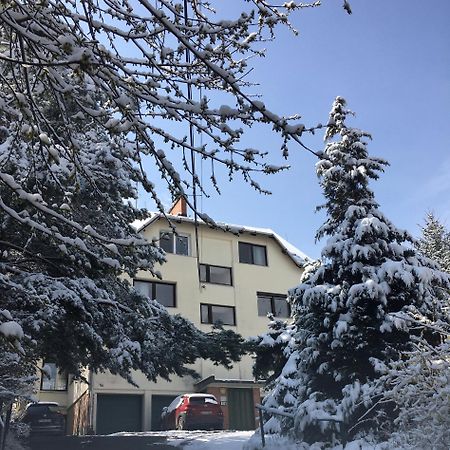 Romantic Two Bedroom Apartments In The Hills Of Budapest With Private Parking Exteriör bild