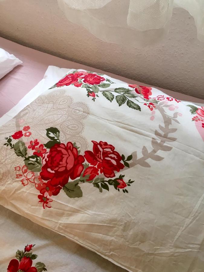 Romantic Two Bedroom Apartments In The Hills Of Budapest With Private Parking Exteriör bild
