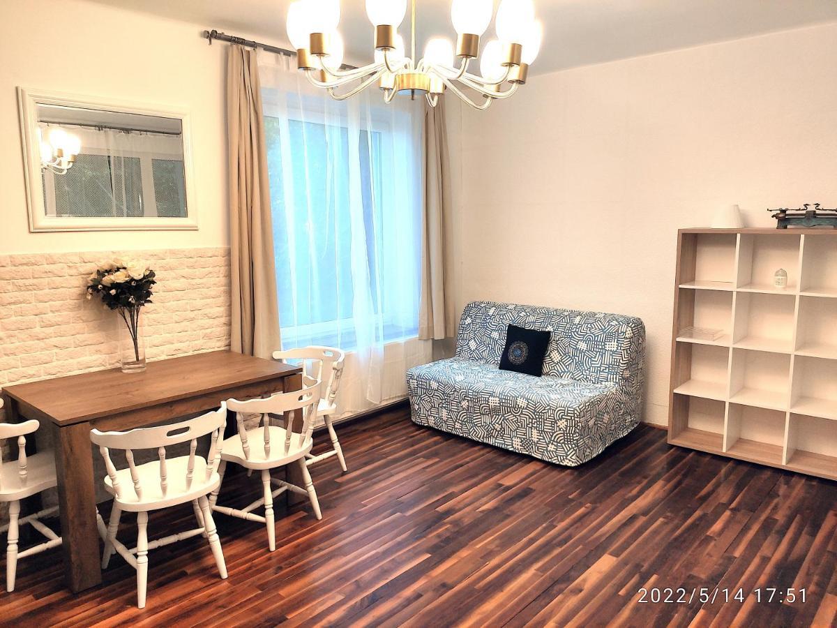 Romantic Two Bedroom Apartments In The Hills Of Budapest With Private Parking Exteriör bild